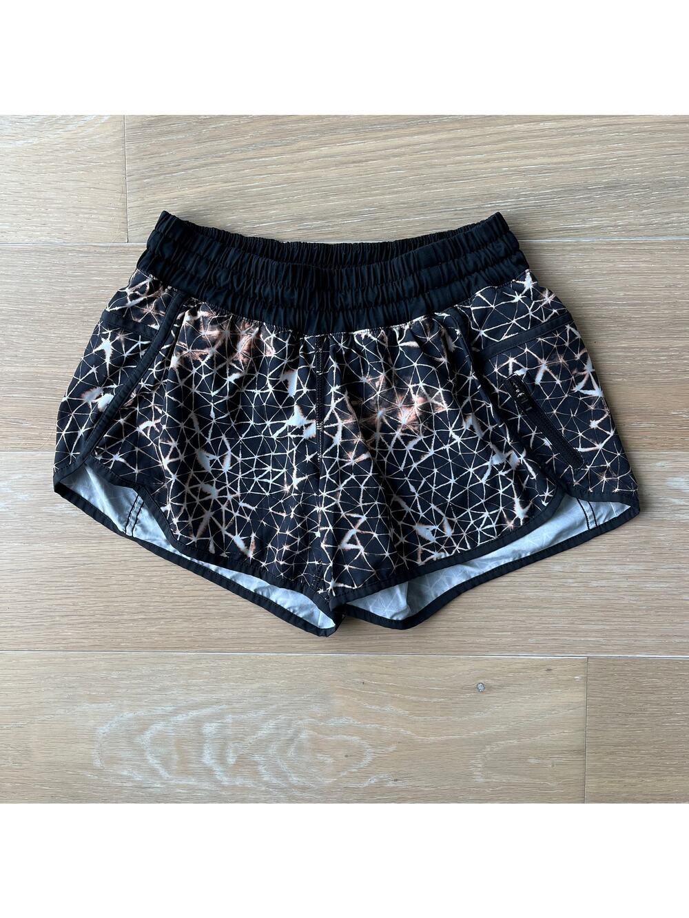 Lululemon Tracker Short III 4-way Stretch Star Crushed Multi / Black sz 6